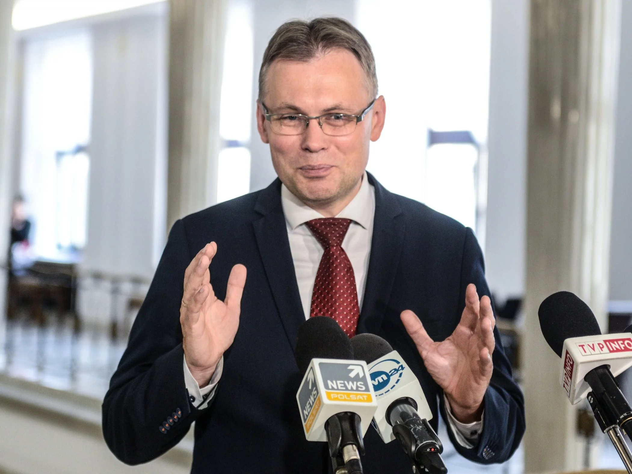CBA w Nowym Sączu. Handzel i Bochenek wskazują na europosła PiS