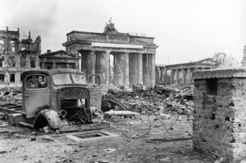 Centrum Berlina w czerwcu 1945 roku.