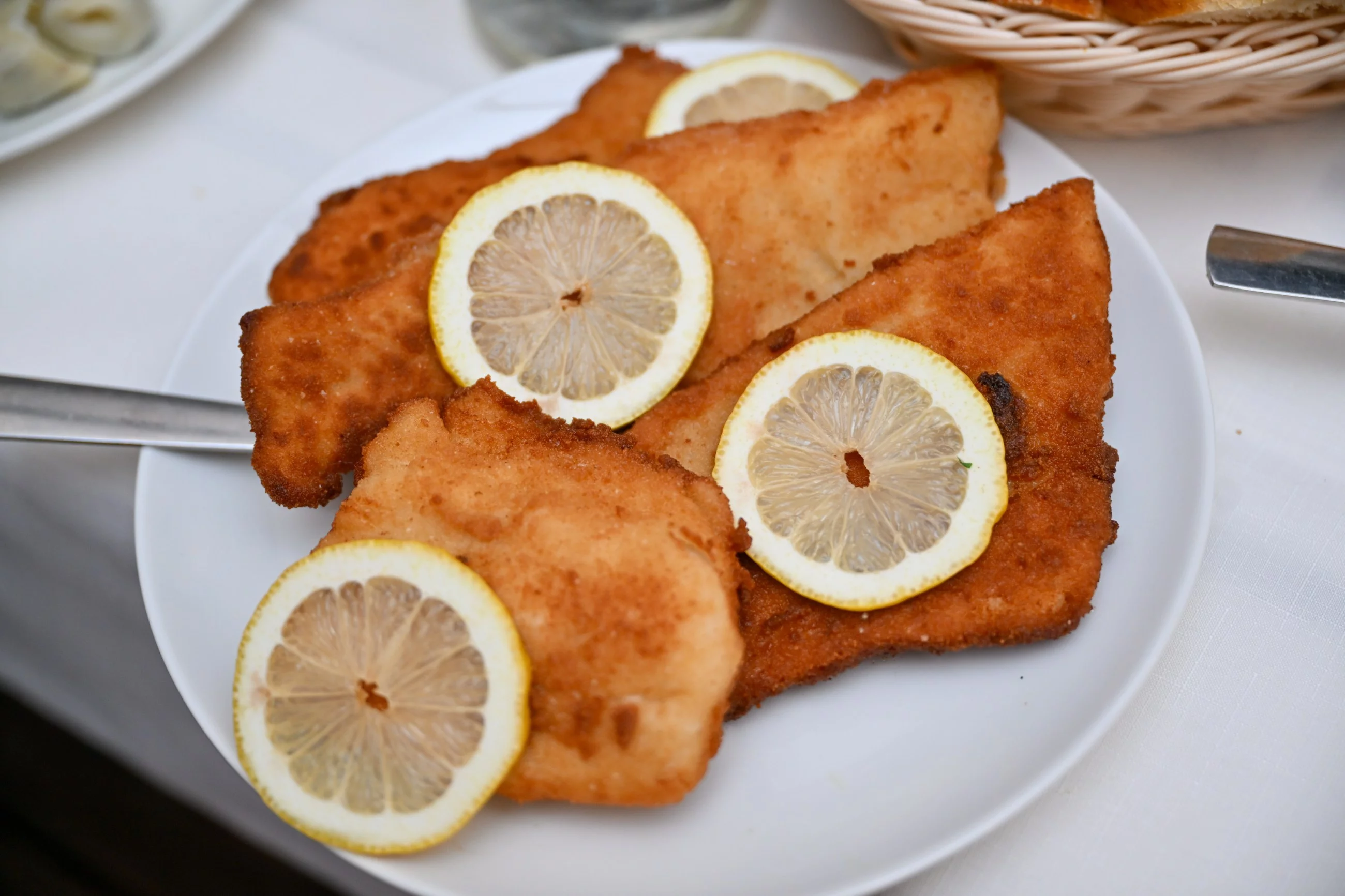 Karp na wigilijnym stole, zdjęcie ilustracyjne