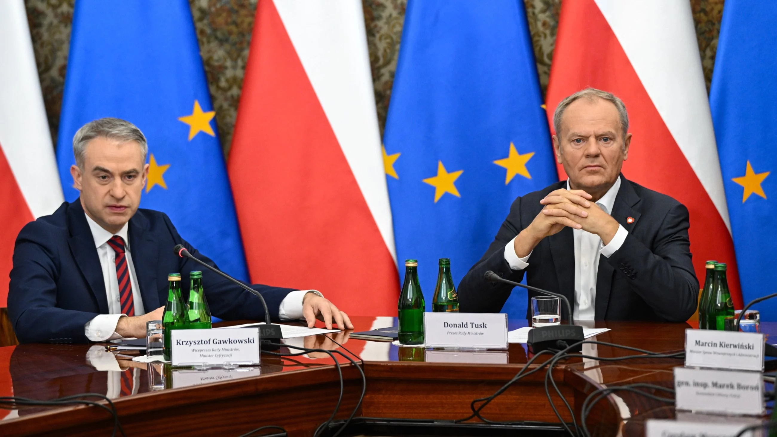 Premier Donald Tusk i wicepremier, minister cyfryzacji Krzysztof Gawkowski
