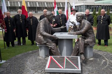 Ceremonia odsłonięcia pomnika upamiętniającego Henryka Sławika i Józsefa Antalla w Budapeszcie, 2017 r.