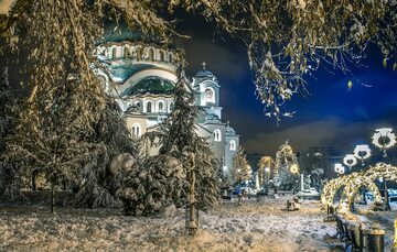 Cerkiew w Belgradzie zimą. Zdjęcie ilustracyjne