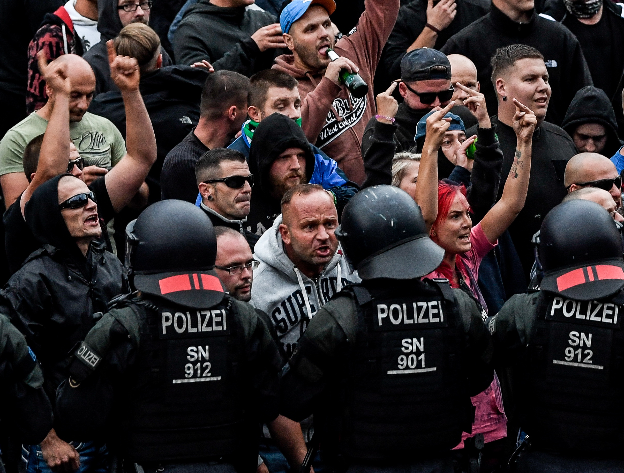 Niemiecka policja podczas demonstracji w Chemnitz