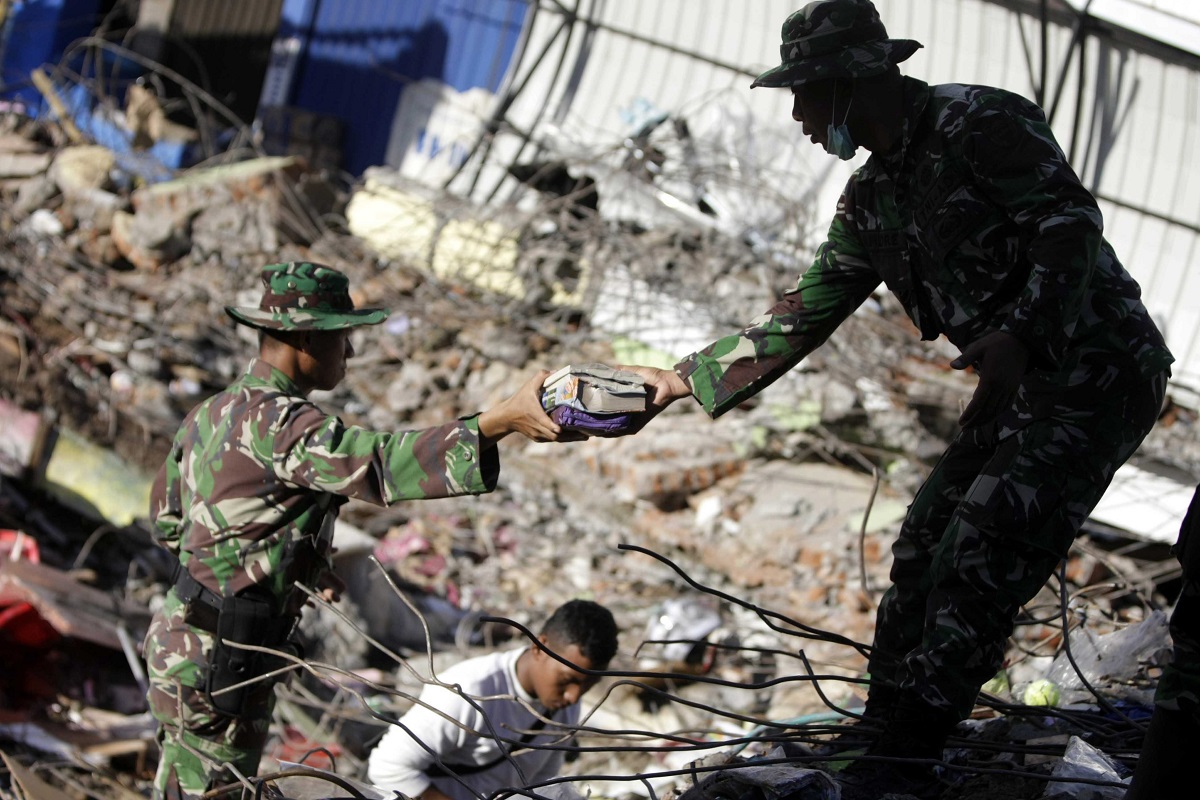 W związku z trzęsieniem ziemi, Pacyficzne Centrum Ostrzegania wydało ostrzeżenie przed tsunami