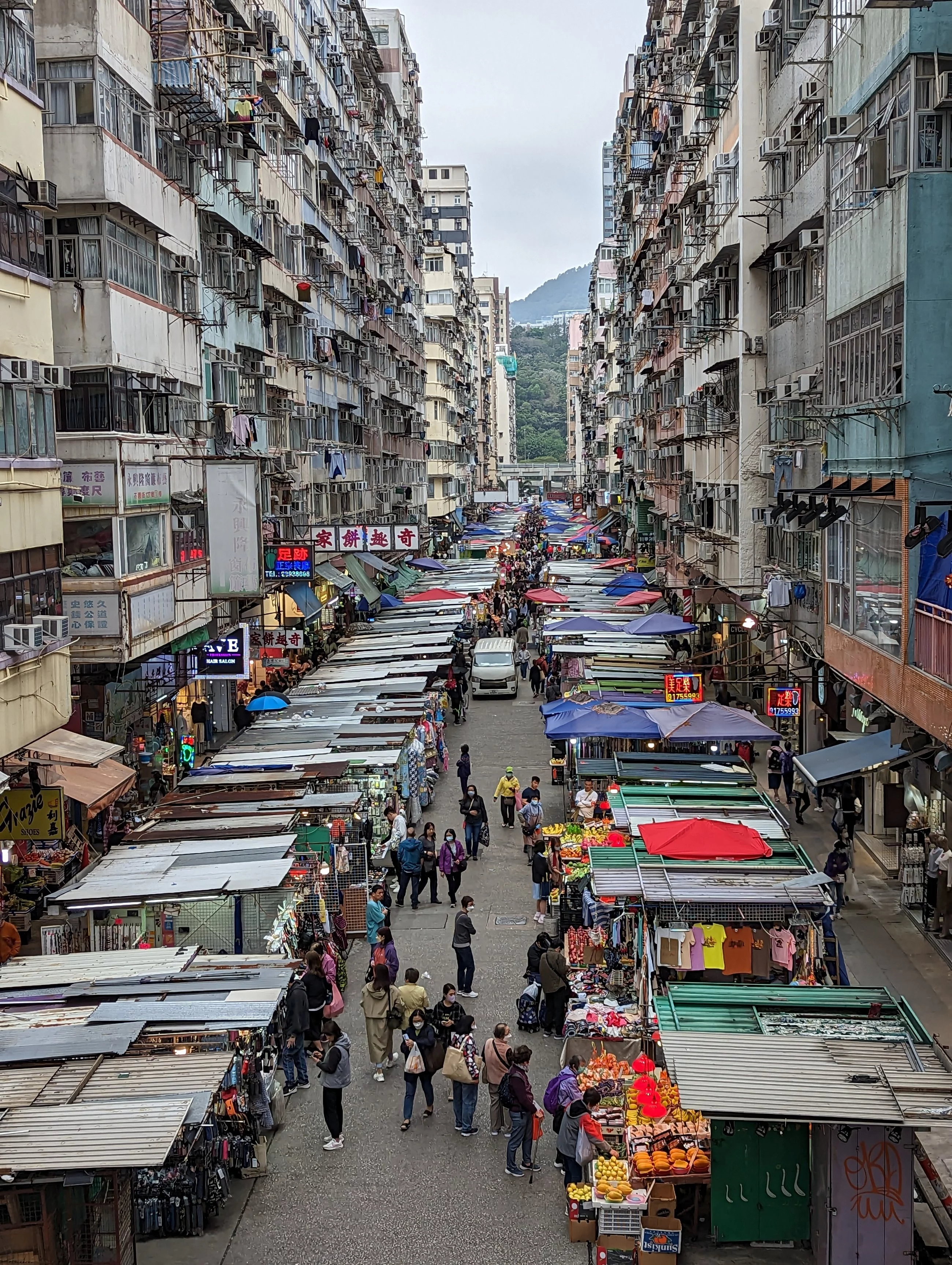 Ulice w biednej dzielnicy Hong Kongu