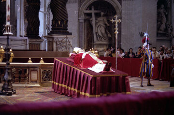 Ciało Pawła VI w Bazylice św. Piotra