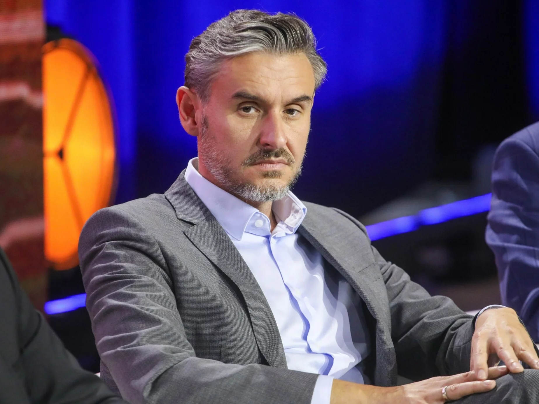 Były wiceminister pojechał na wakacje służbowym autem. Nie będzie umorzenia