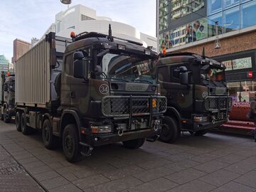 Ciężarówki wojskowe w Holandii.