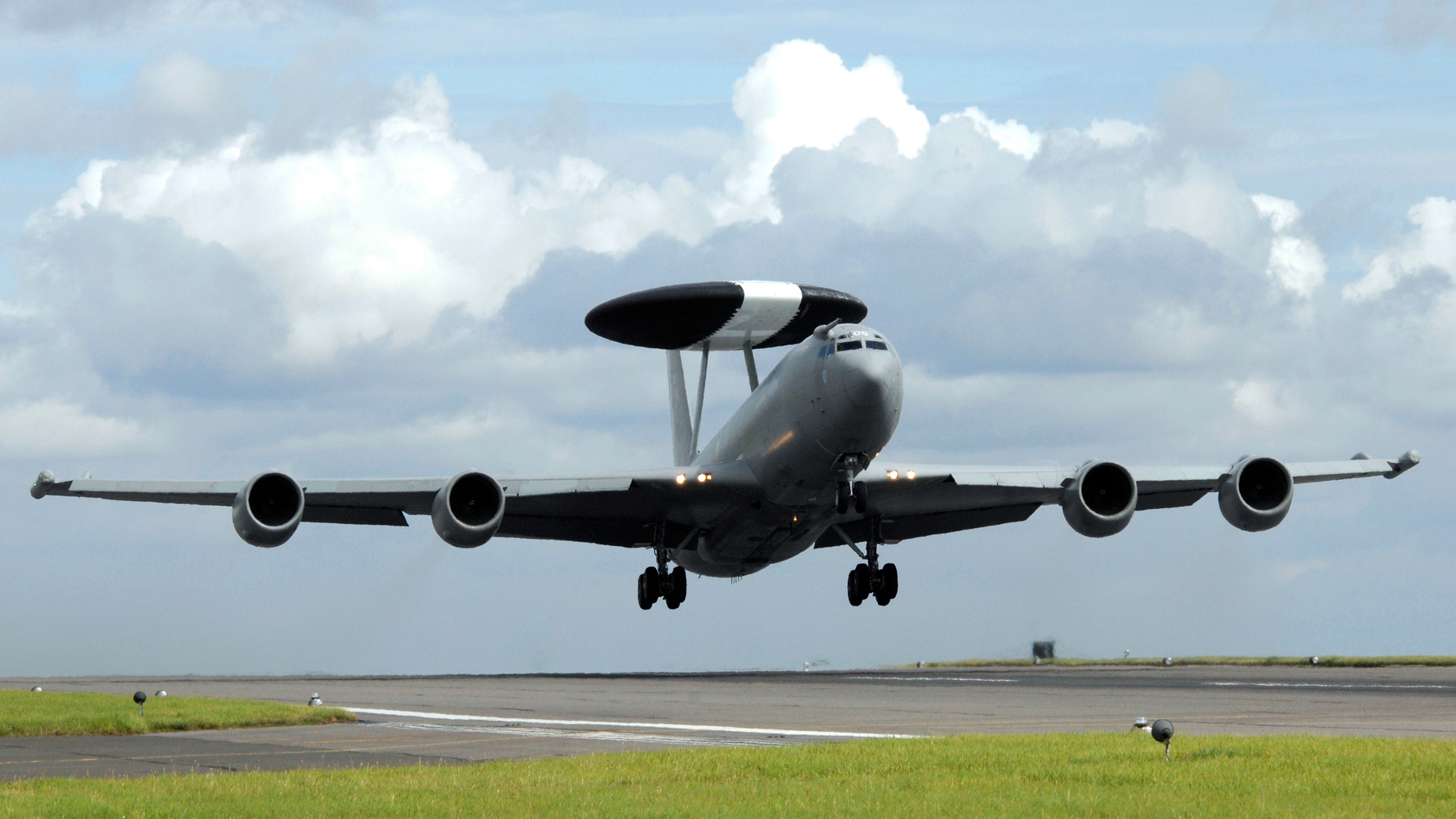 Samolot wczesnego ostrzegania AWACS, zdjęcie ilustracyjne