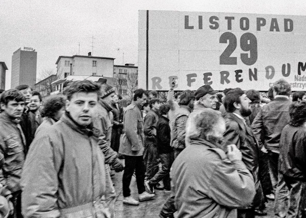 Piotr Semka na demonstracji Solidarności przeciw referendum rozpisanemu przez ekipę Jaruzelskiego w 1987 r.