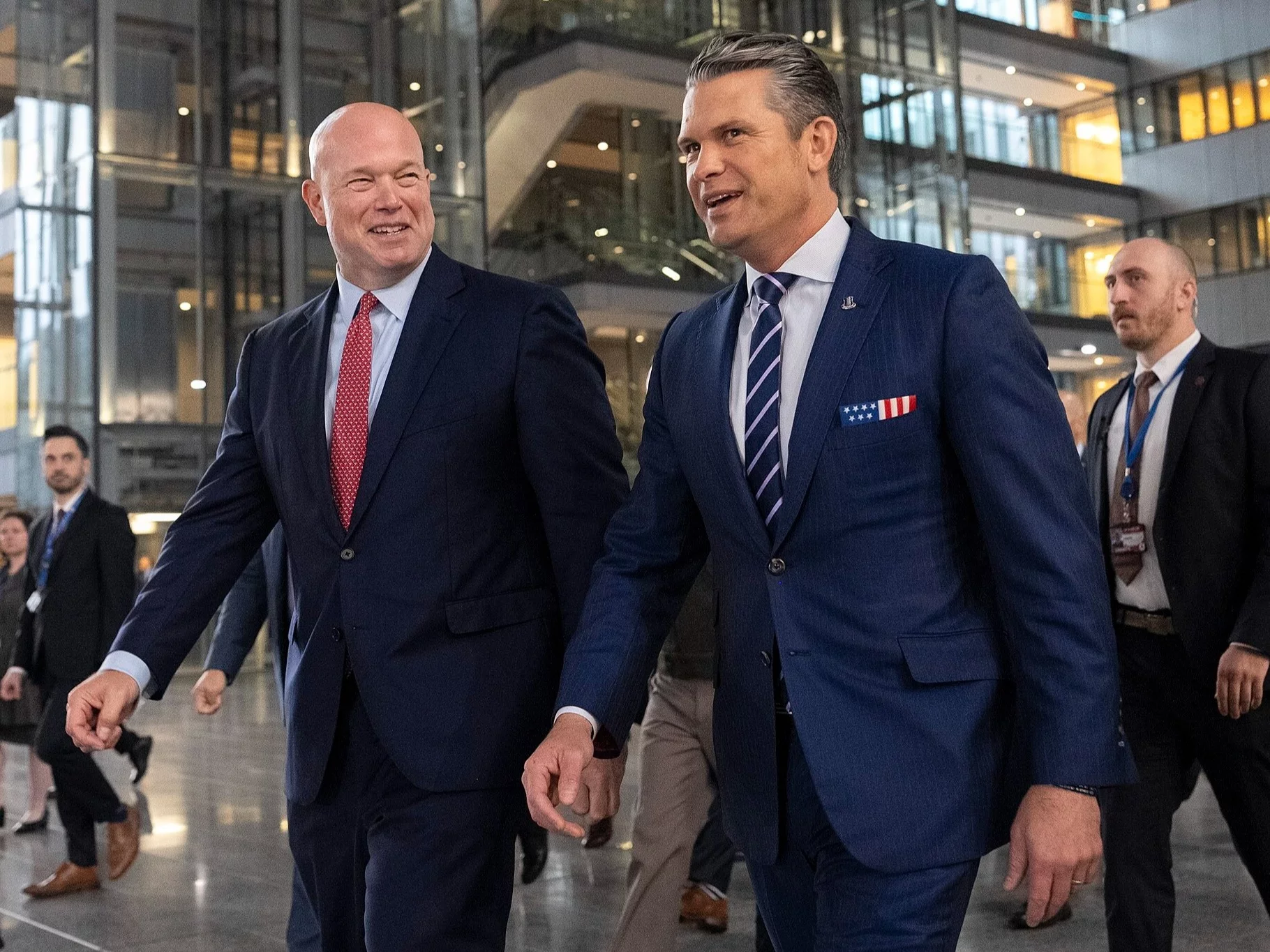 Ambasador USA przy NATO Matthew Whitaker i sekretarz wojny Pete Hegseth