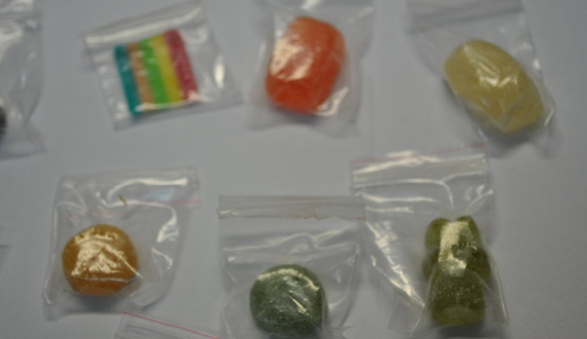 Cukierki z LSD na poczcie. 5-letnia dziewczynka trafiła do szpitala