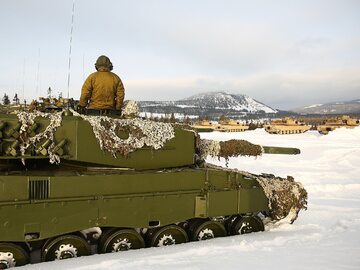 Ćwiczenia NATO w Norwegii z użyciem czołgów Leopard i Abrams