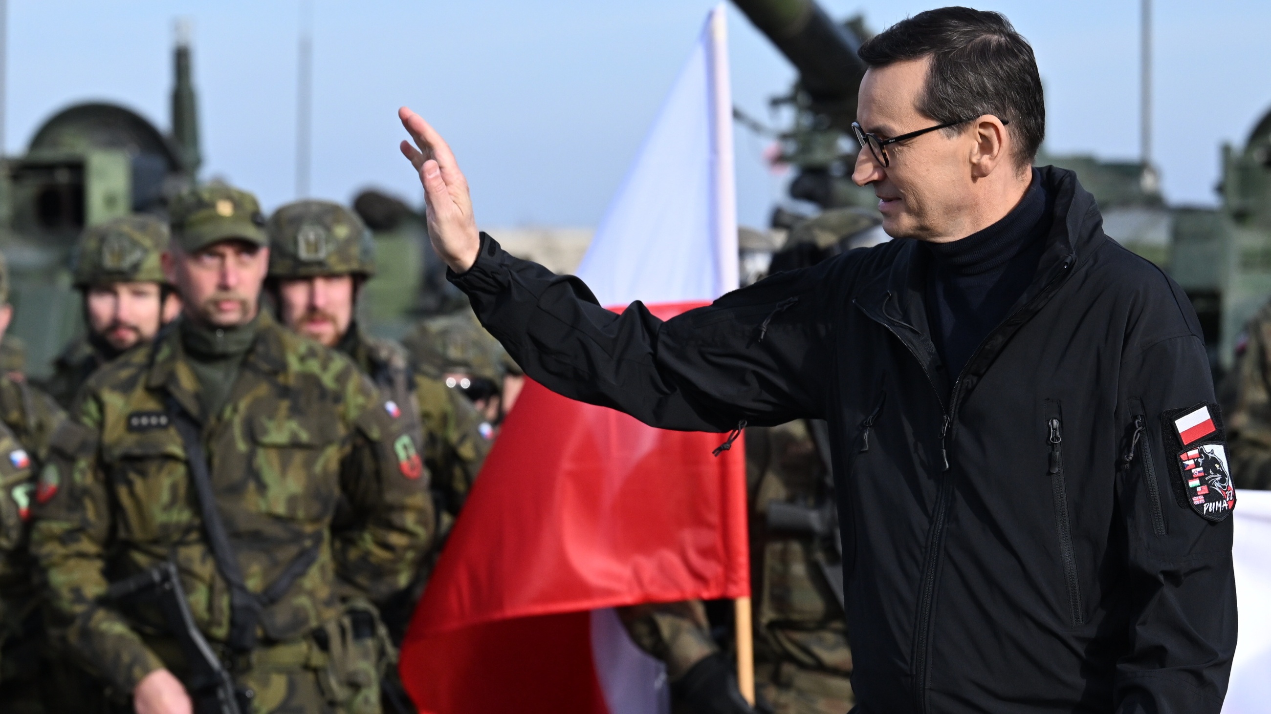 Premier Mateusz Morawiecki na poligonie w Nowej Dębie