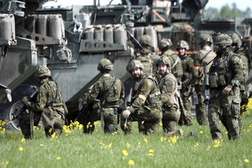 Ćwiczenia wojskowe, zdjęcie ilustracyjne