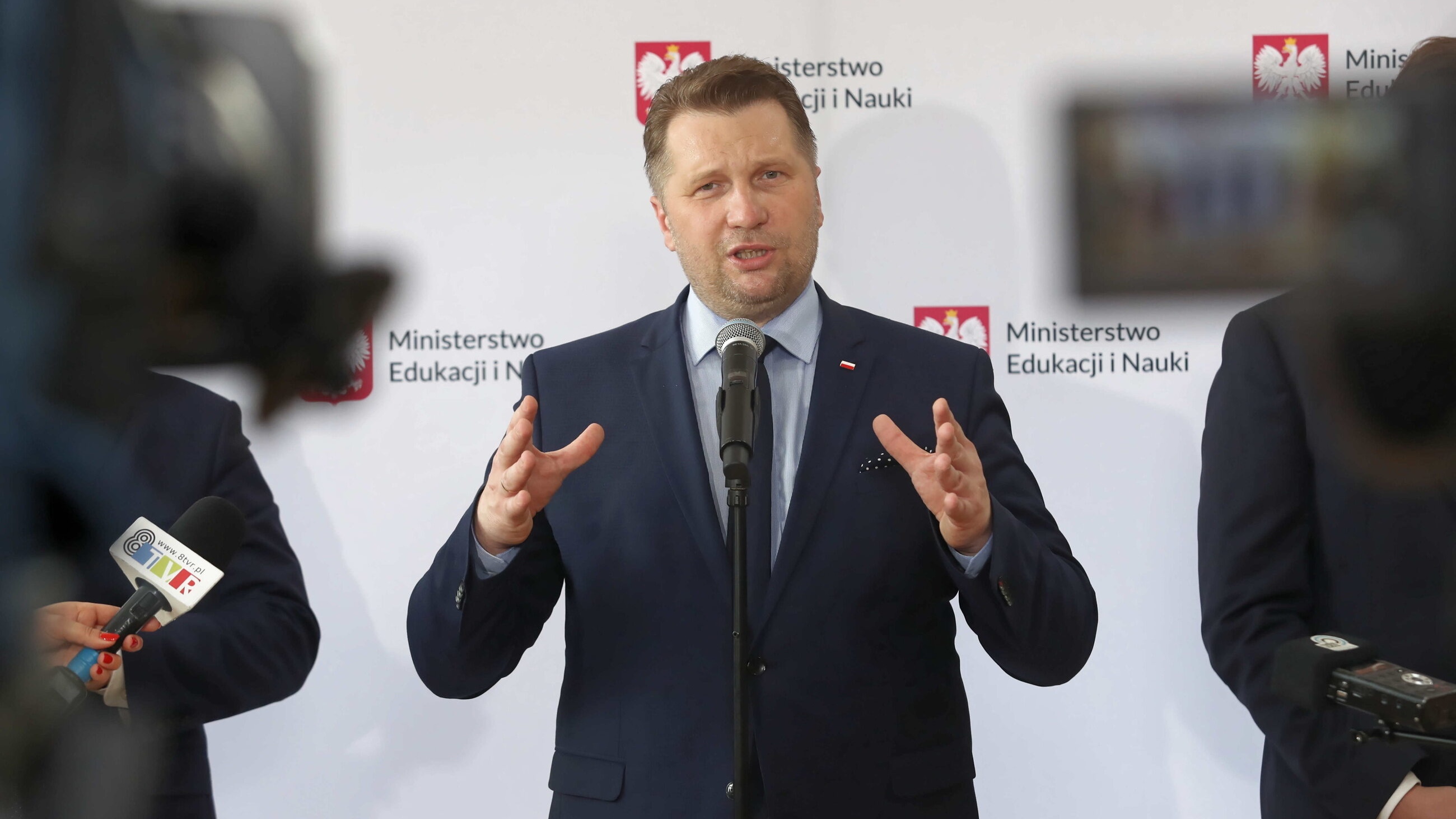 Minister edukacji i nauki Przemysław Czarnek podczas briefingu prasowego