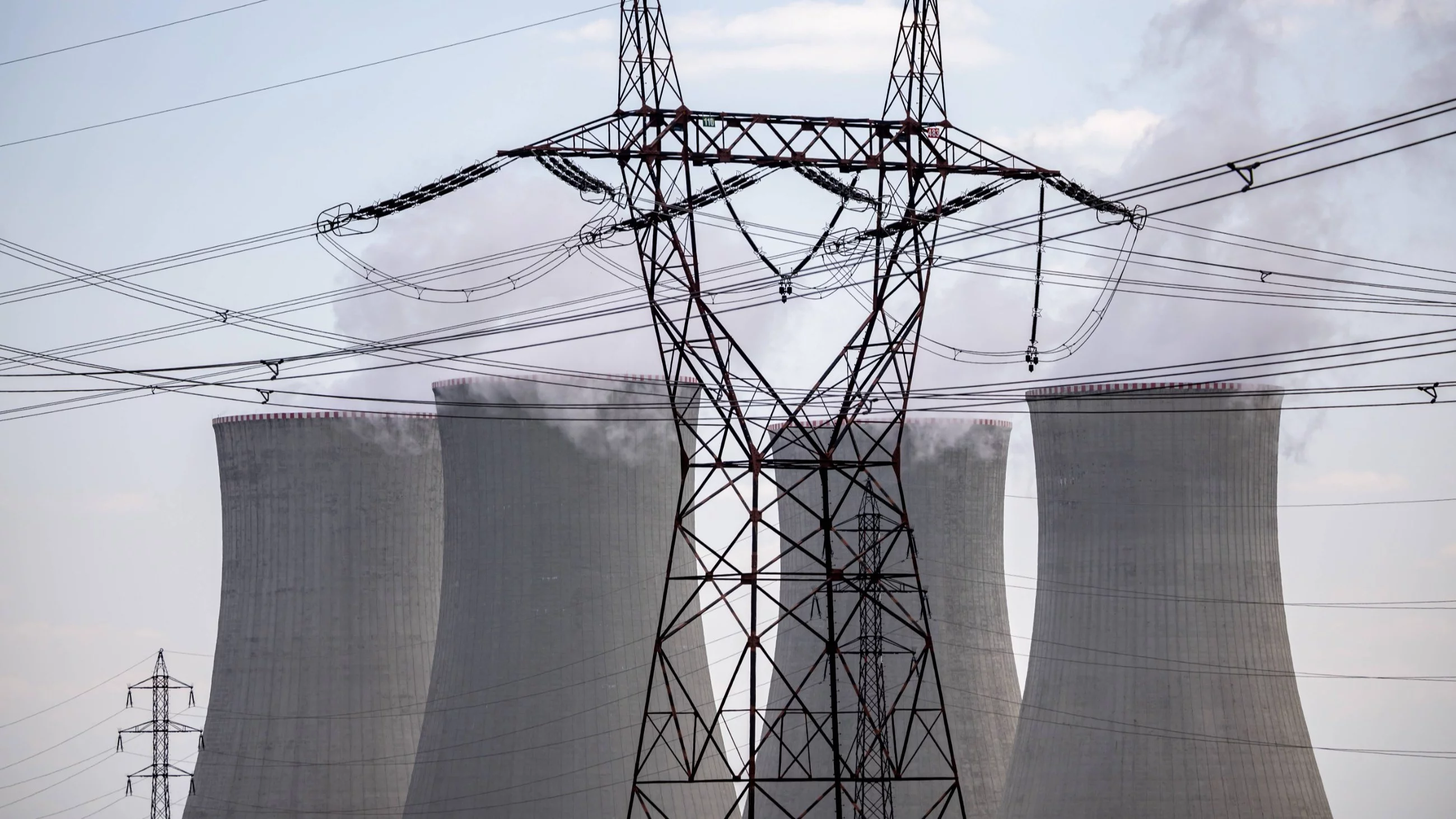 Czechy chcą rozbudować elektrownię. Dlaczego KE robi problemy?
