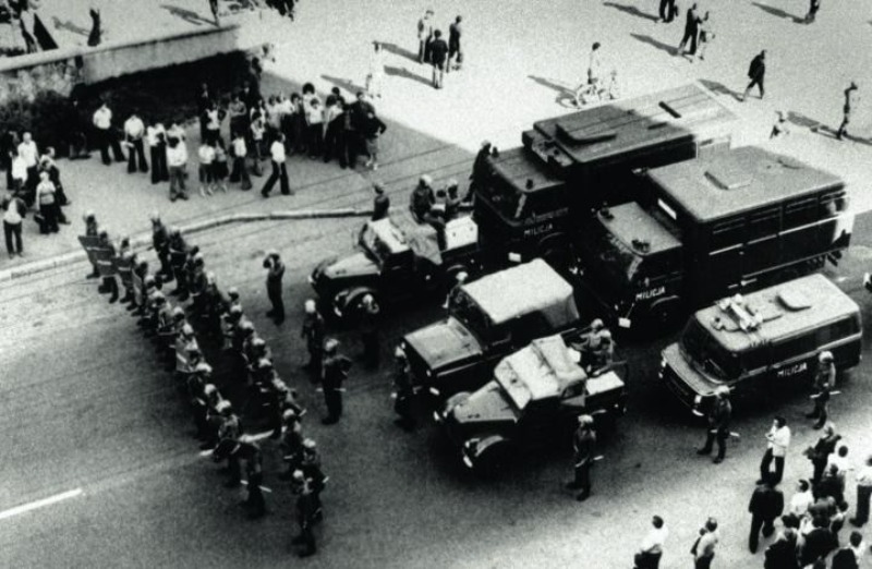 Protesty w Radomiu w 1976 roku. Służby szykują się do rozpędzenia protestujących