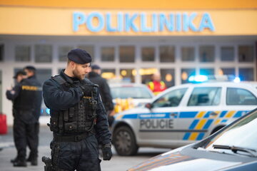 Czeska policja pod szpitalem w Ostrowie