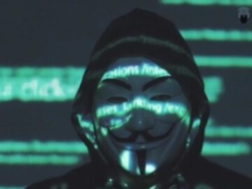 Członek grupy hakerskiej Anonymous