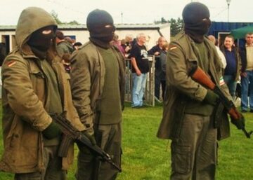 Członkowie PIRA (Provisional Irish Republican Army)