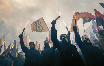 Członkowie różnych skrajnie nacjonalistycznych ukraińskich formacji podczas marszu w Kijowie