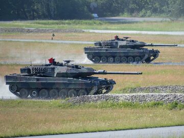 Czołgi Leopard 2, zdjęcie ilustracyjne