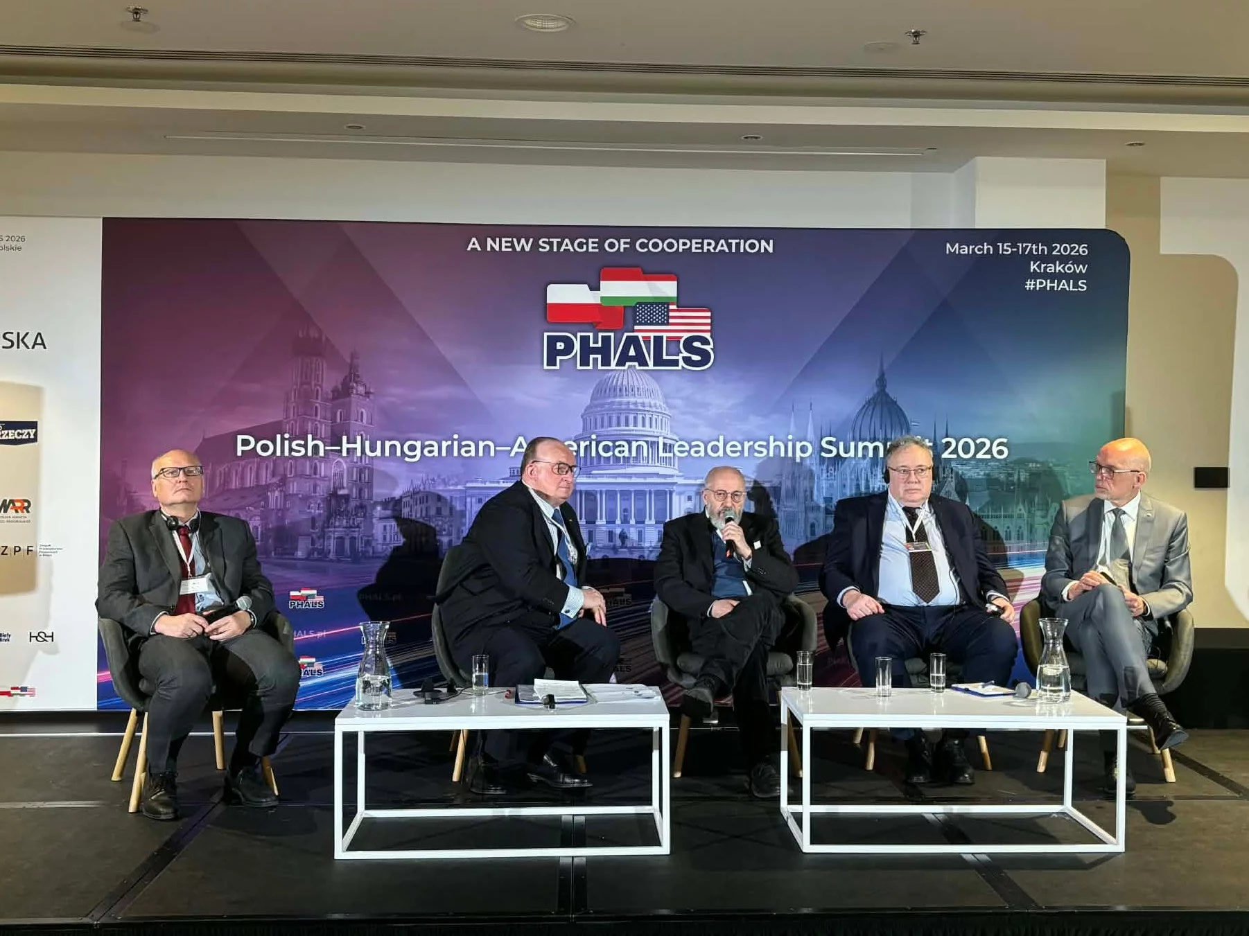 Paweł Lisicki (L), Jacek Saryusz-Wolski, Józef Orzeł, ambasador Węgier Ijgyarto Istvan i prof. Andrzej Nowak (P)