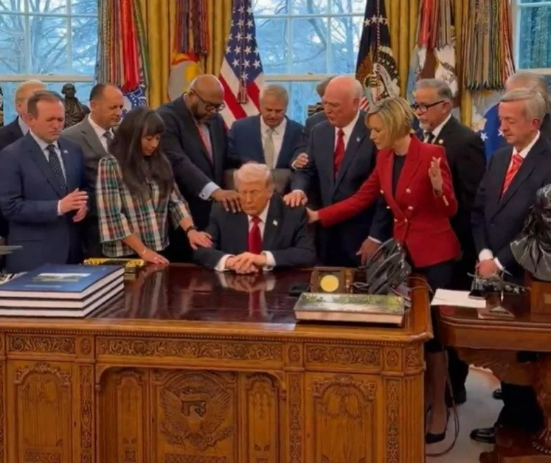 Donald Trump modlił się w Gabinecie Owalnym z grupą pastorów i liderów religijnych