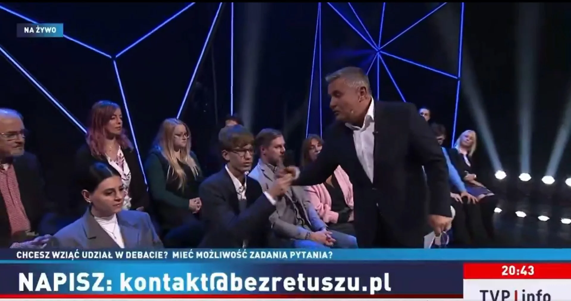 Marek Czyż wyrywa mikrofon działaczowi Konfederacji