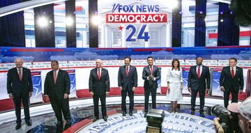 Debata Republikanów w Fox News. Od lewej: Asa Hutchinson, Chris Christie, Mike Pence, Ron DeSantis, Vivek Ramaswamy, Nikki Haley, Tim Scott, Doug Burgum