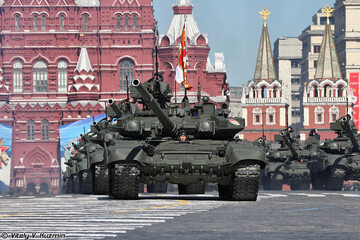 Defilada wojskowa na Placu Czerwonym w Moskwie