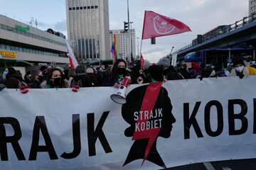 Demonstracja Ogólnopolskiego Strajku Kobiet w Warszawie