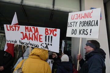 Demonstracja przed Kancelarią Sejmu