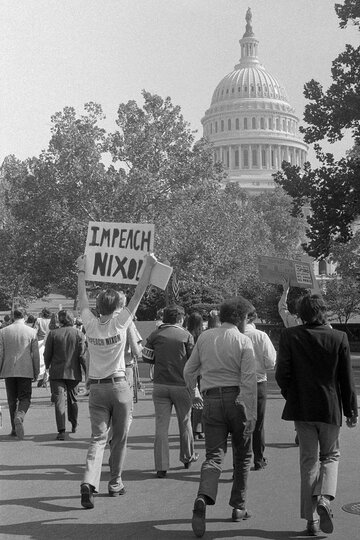 Demonstracje przeciwko prezydentowi Nixonowi. Afera Watergate, 1974