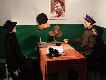 Diorama przedstawiająca przesłuchanie w NKWD