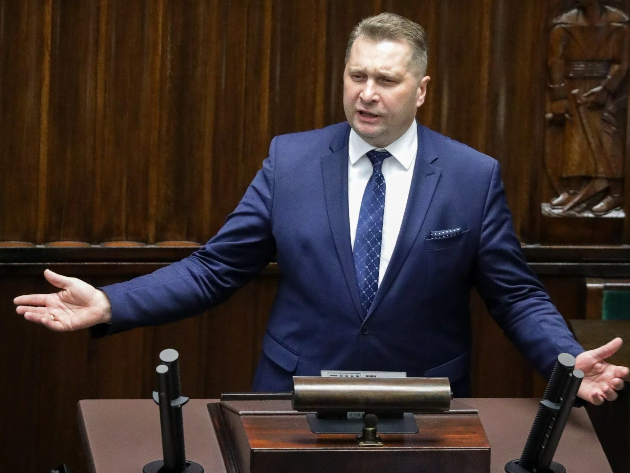"Dlaczego nie poda się pan do dymisji?". Czarnek punktuje premiera