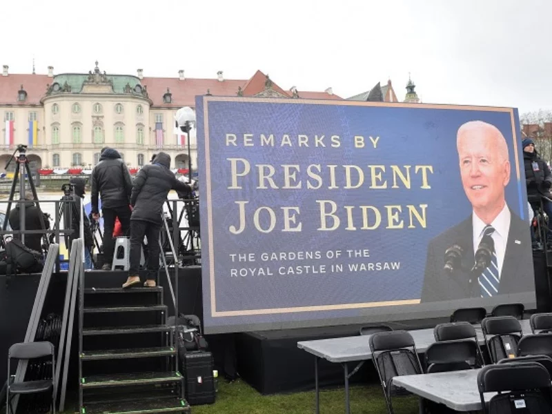 Arkady Kubickiego przy Zamku Królewskim przed przemówieniem prezydenta Stanów Zjednoczonych Joe Bidena