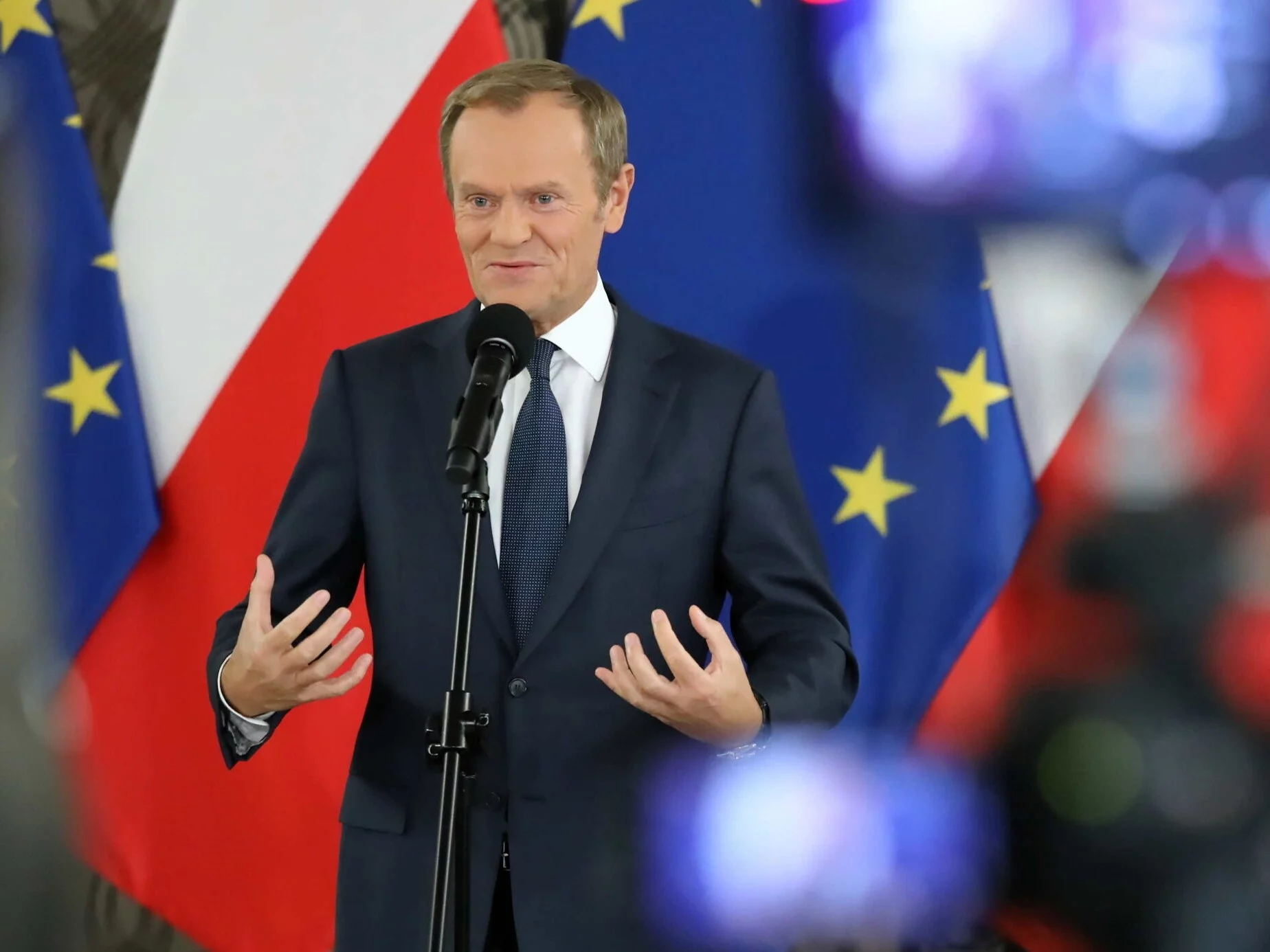 Lider PO Donald Tusk podczas konferencji prasowej w Sejmie w Warszawie