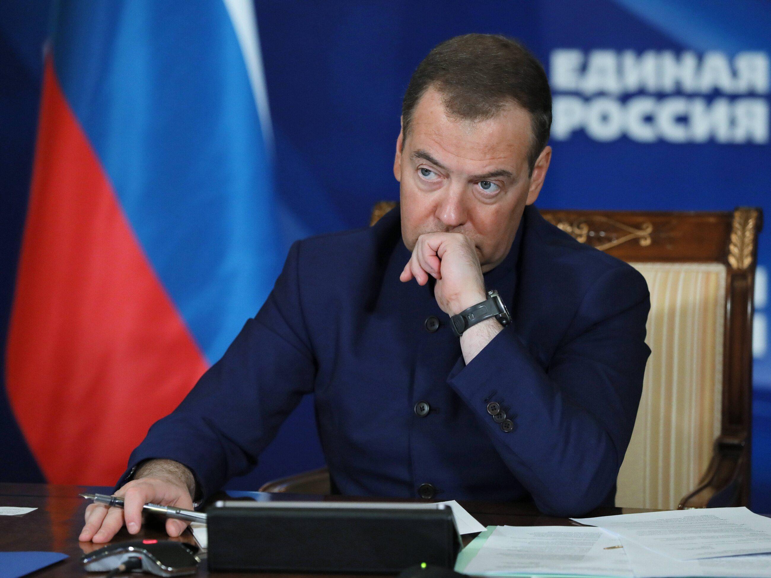 Медведев во френче. Зампред Совбеза Медведев. Медведев 2023.