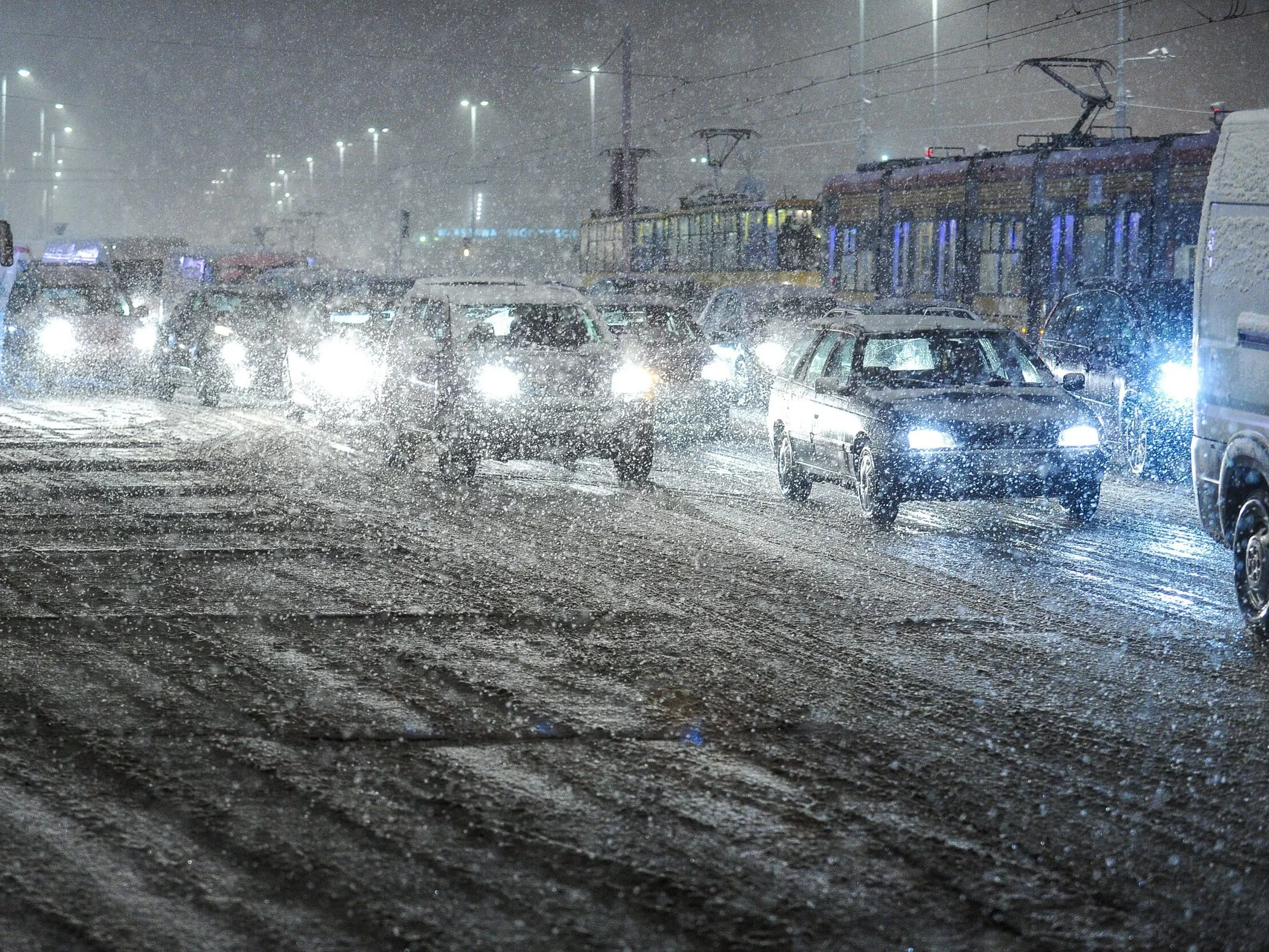 Do Polski zbliżają się burze śnieżne. Alert RCB i ostrzeżenia IMGW