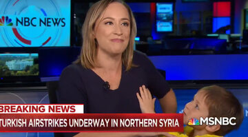 Do prezenterki MSNBC podczas serwisu informacyjnego podszedł jej kilkuletni syn.