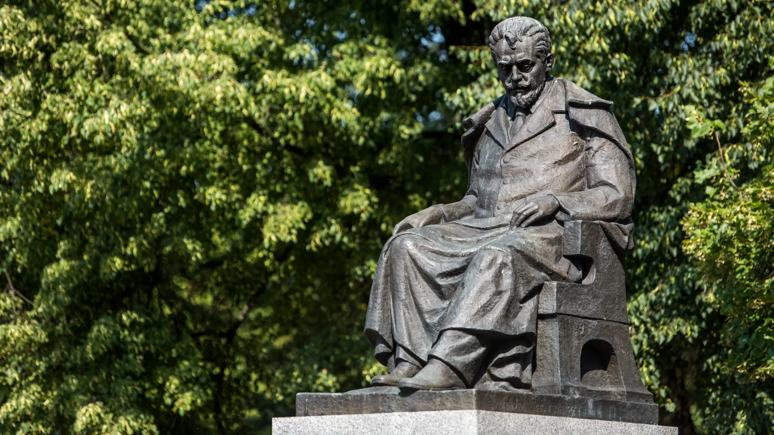 Pomnik Jana Kasprowicza na skwerze Jana Pawła II w Inowrocławiu