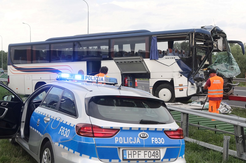 Miejsce zderzenia ciężarówki z autokarem na autostradzie A1 w miejscowości Niedrzew Drugi