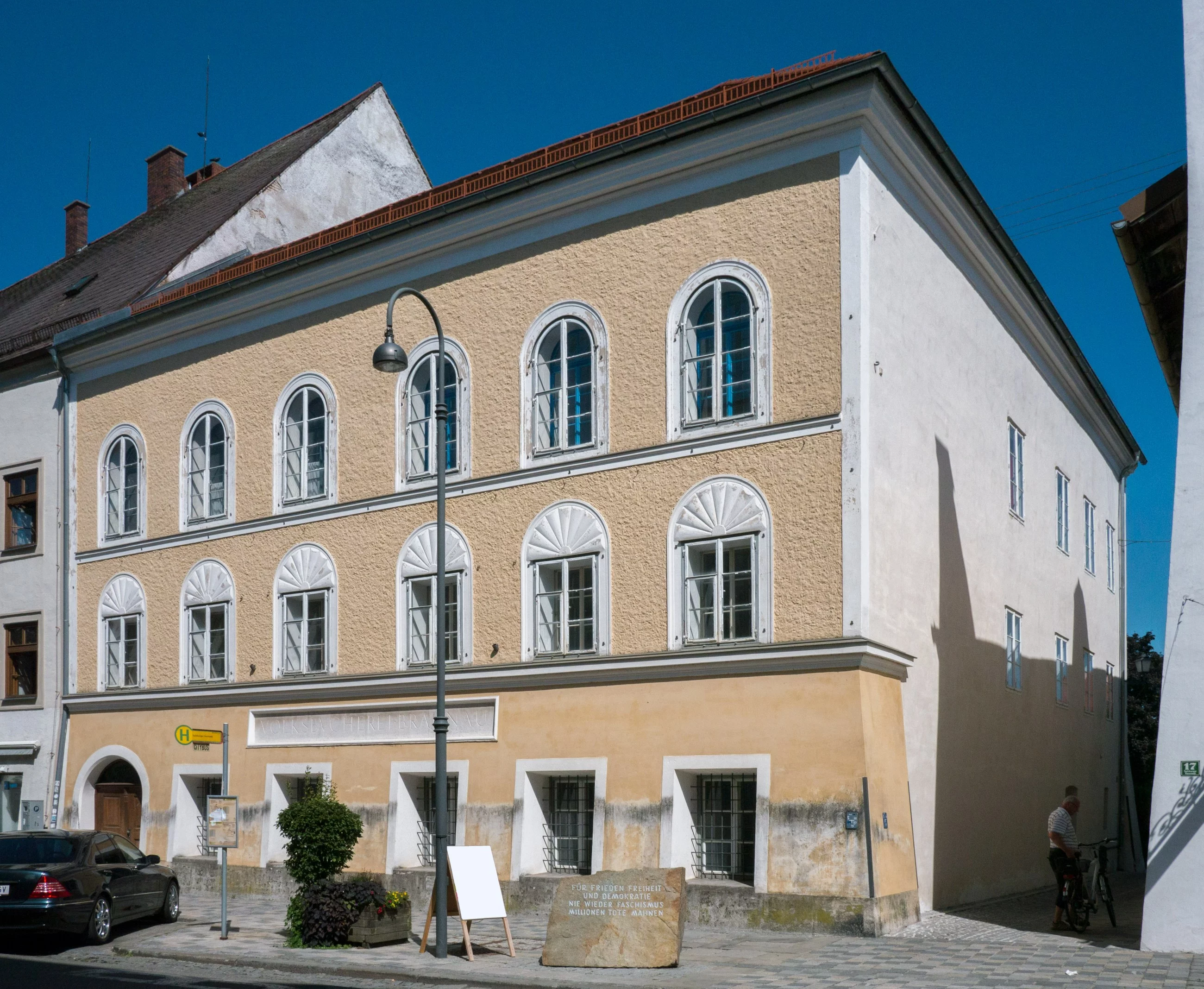 Dom, w którym urodził się Adolf Hitler (2015 r.)