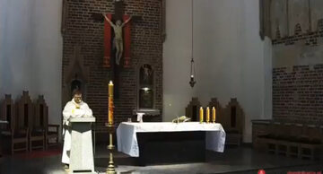 Dominikanin o grillowaniu i "włóczeniu się po kościołach"