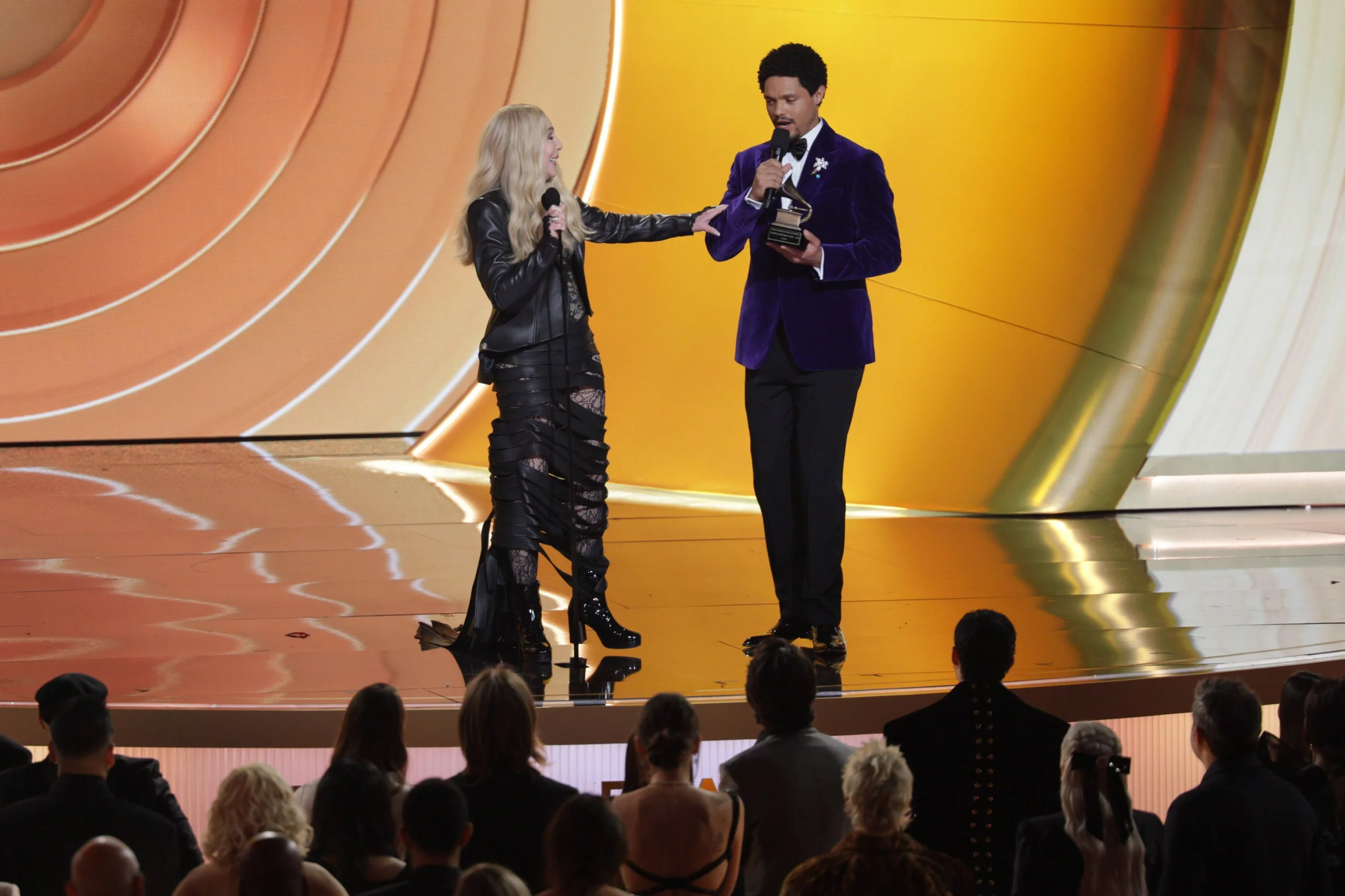 Grammy 2026. Amerykańska piosenkarka Cher i komik Trevor Noah