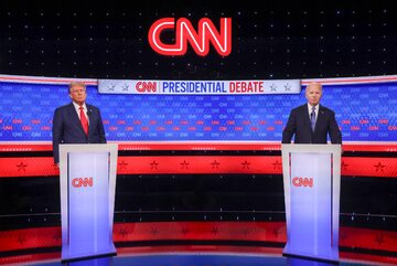 Donald Trump i Joe Biden podczas debaty wyborczej 2024