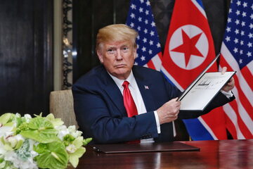 Donald Trump i  Kim Dzong Un podpisali wspólny dokument na zakończenie szczytu w Singapurze