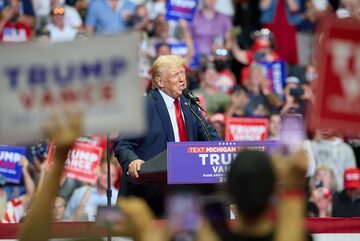 Donald Trump na wiecu w Grand Rapids, w stanie Michigan